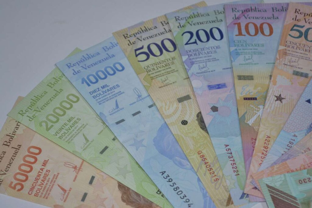 efectivo bolívares